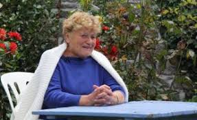 Angèle Jacq conte sa jeunesse en breton face caméra