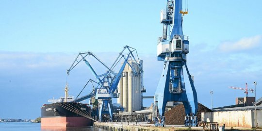 Bois : les déchets recyclés bretons s’exportent depuis Lorient